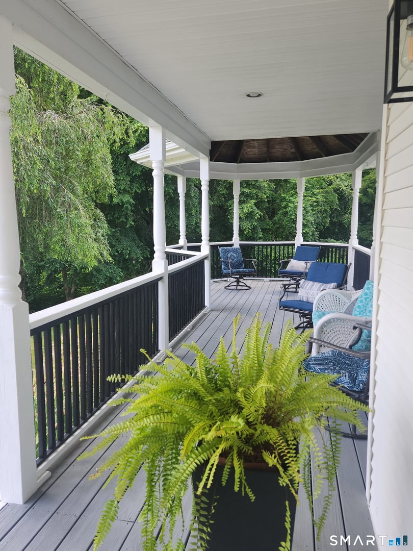 38 Emerald Glen Lane Photo 2