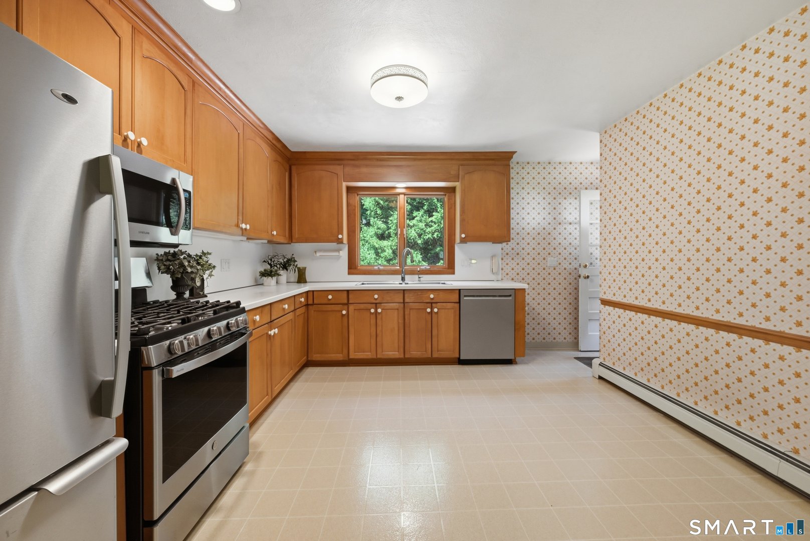 30 Maple Row Photo 8