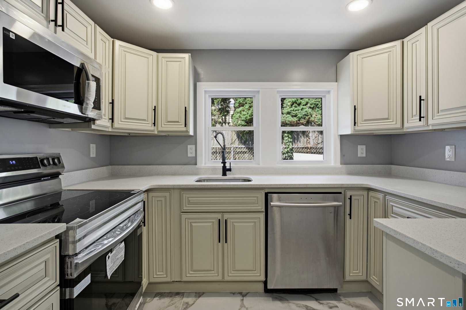227 Sylvan Street Photo 7
