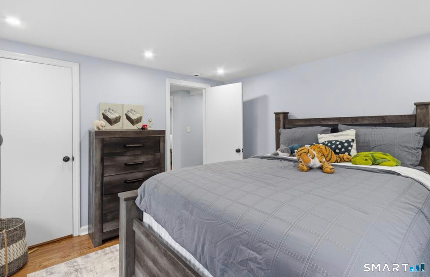 589 Racebrook Road Photo 18