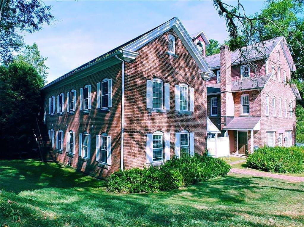 8 Holley Street Photo 2