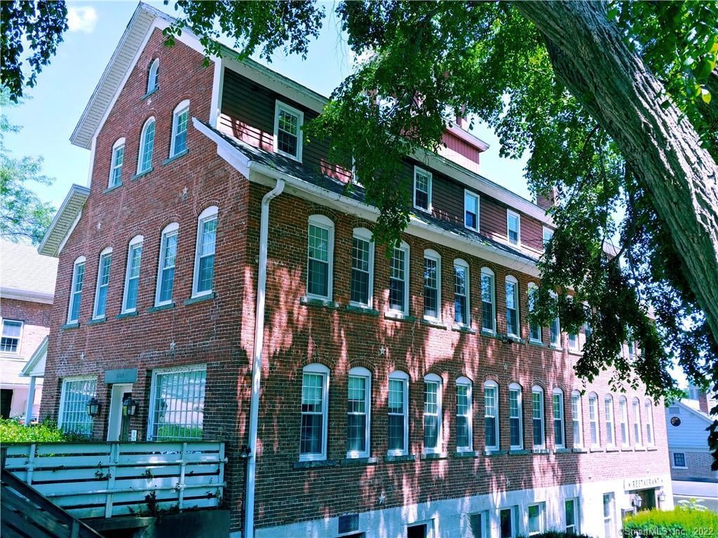 8 Holley Street Photo 3