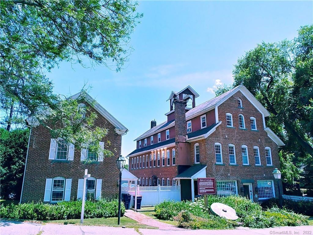 8 Holley Street Photo 4