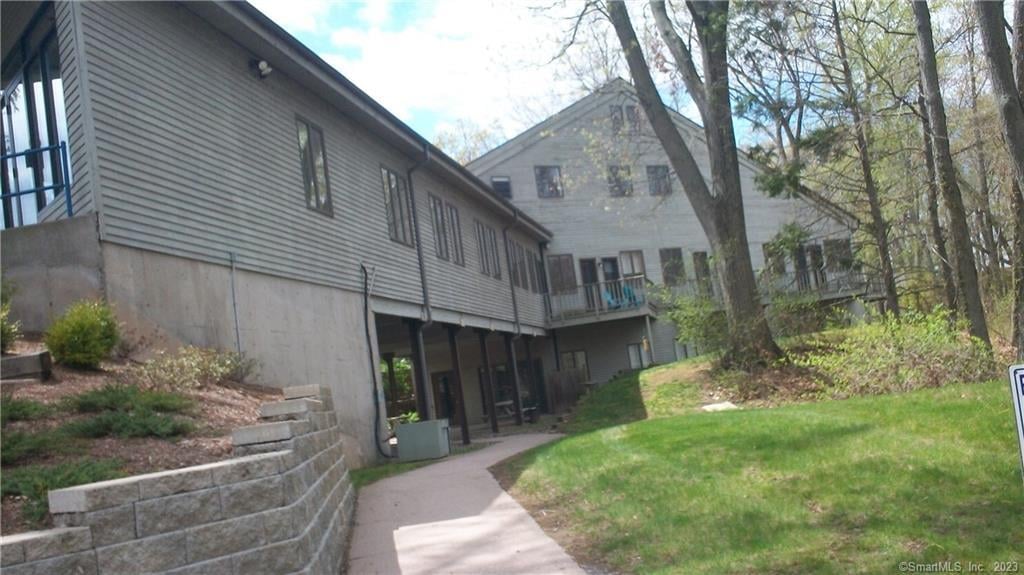 99 Citizens Drive Photo 17