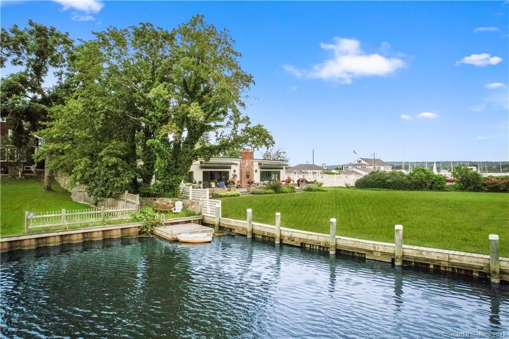 15 Novelty Lane Photo 1