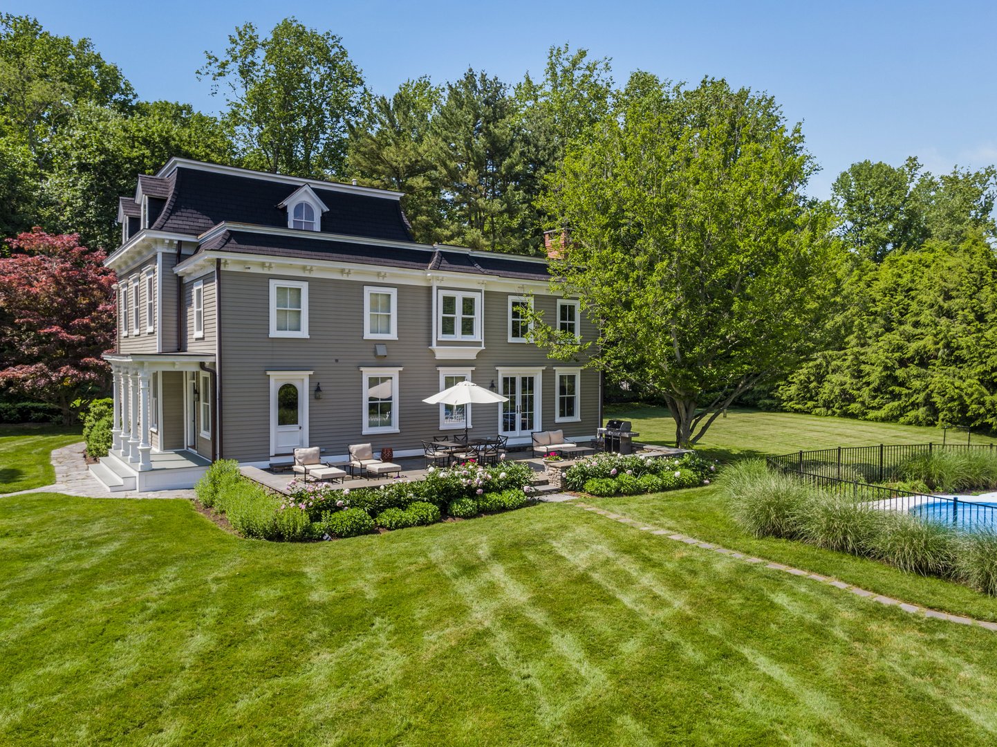 1579 Cross Highway Photo 1