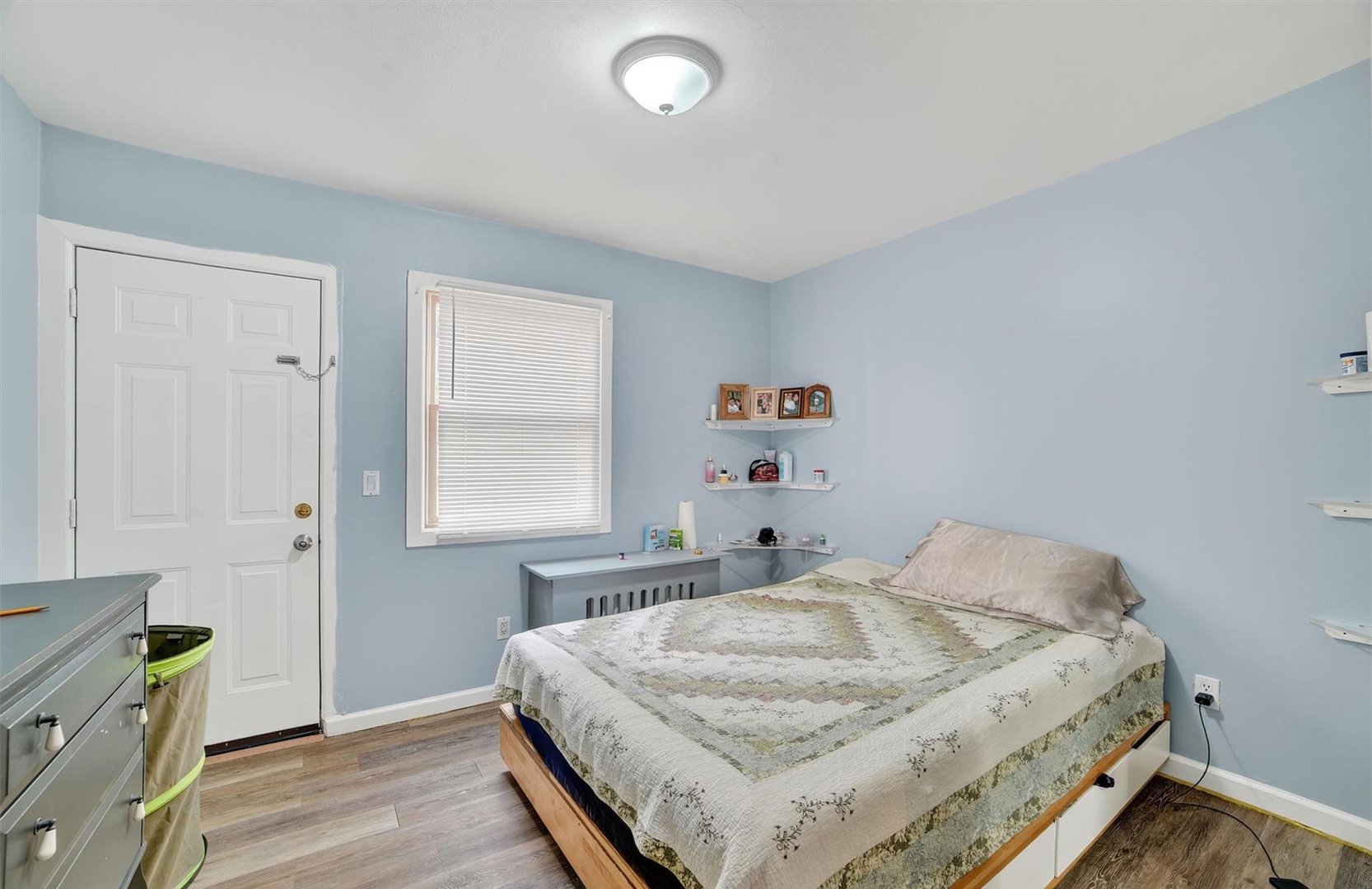 140 Beekman Avenue Photo 15