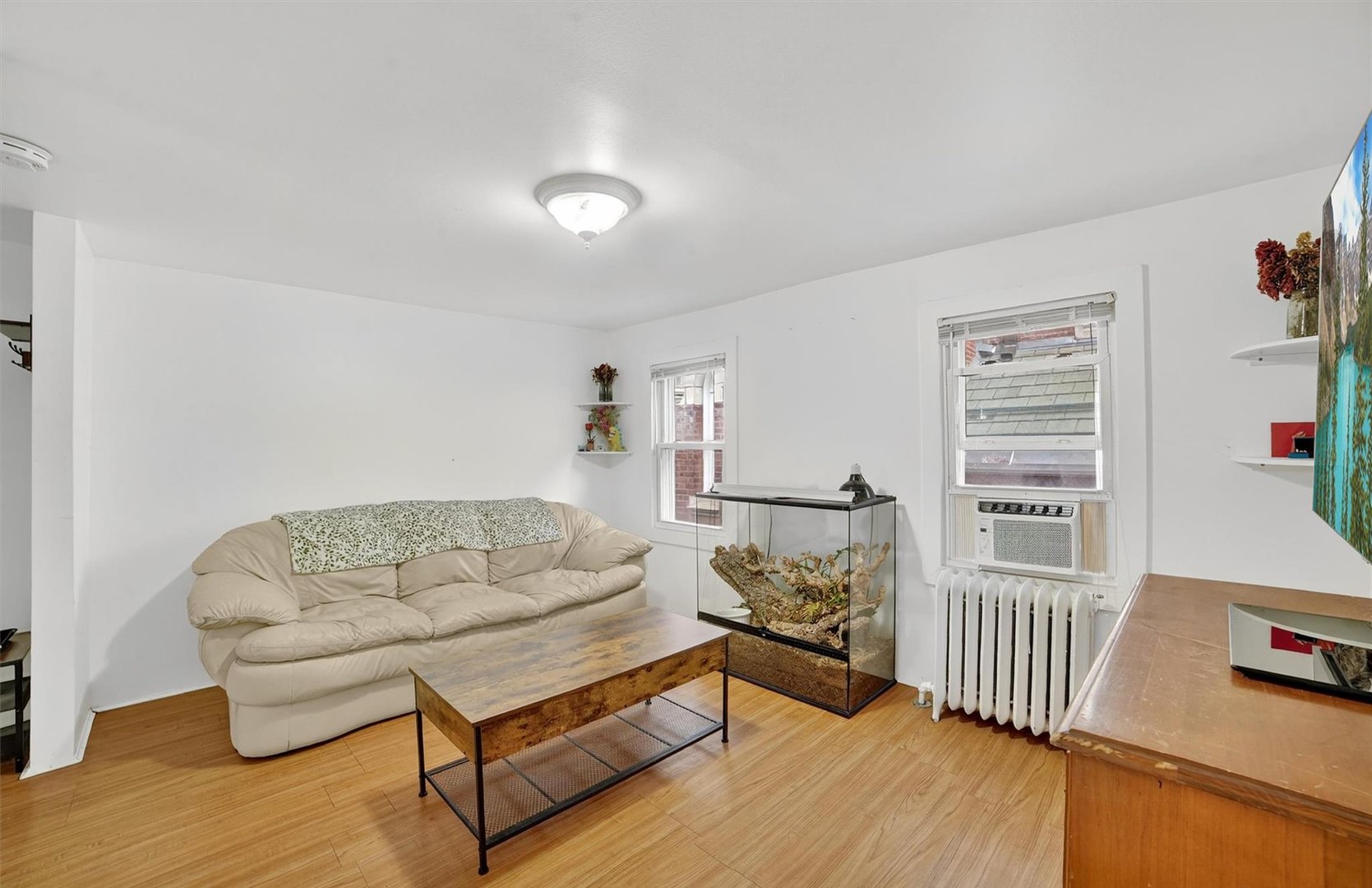 140 Beekman Avenue Photo 19