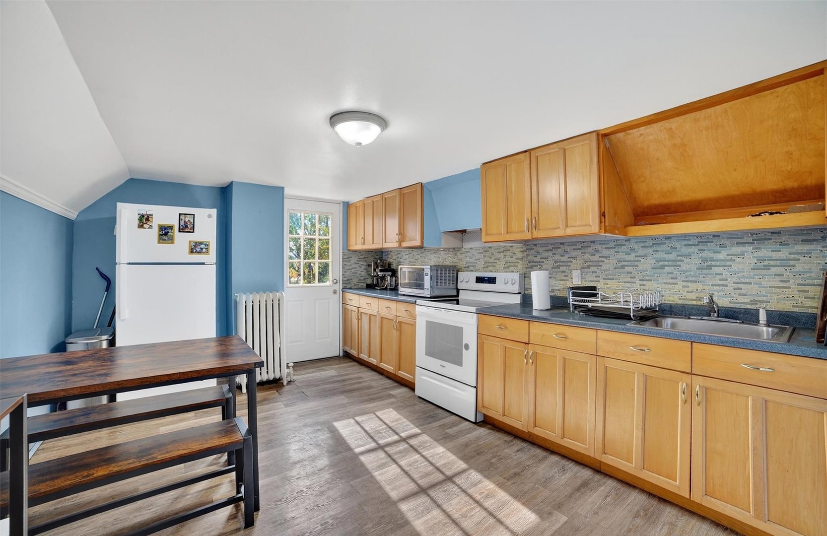 140 Beekman Avenue Photo 20