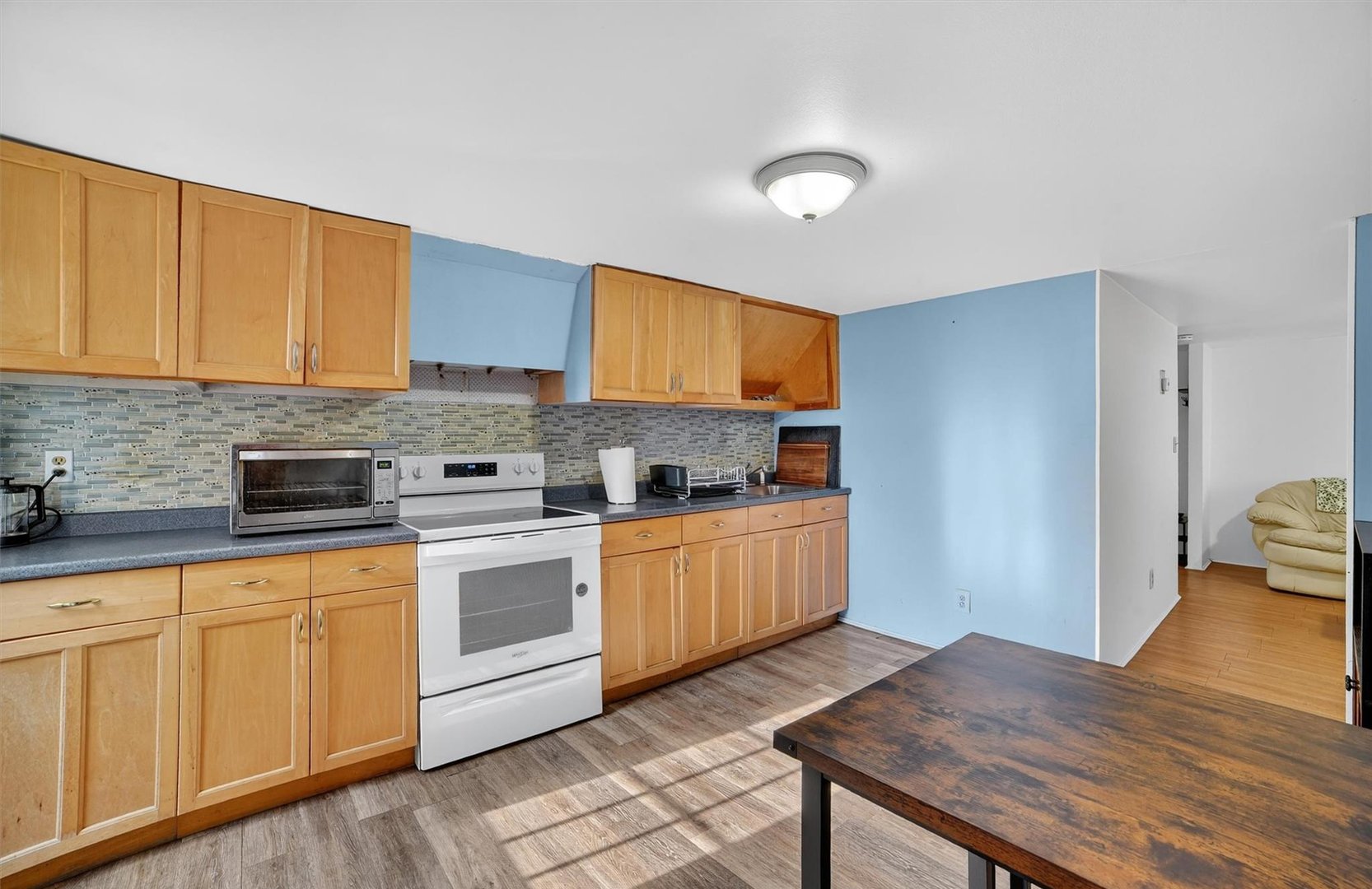 140 Beekman Avenue Photo 21