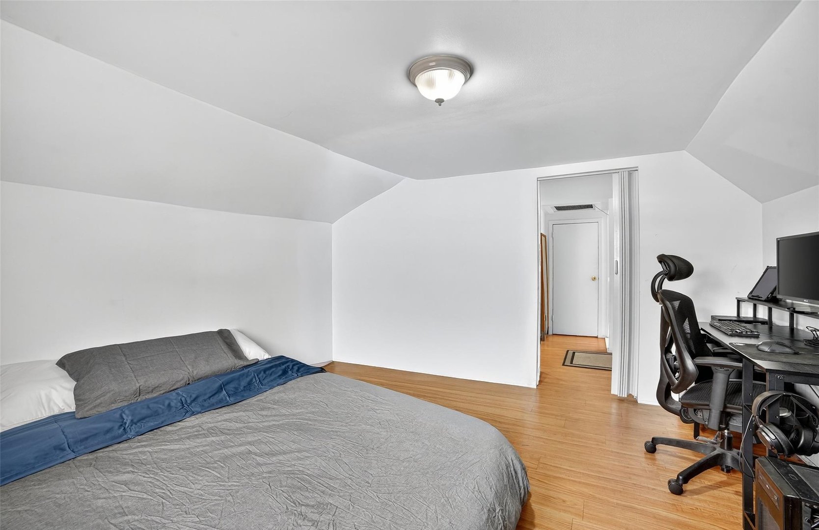 140 Beekman Avenue Photo 24