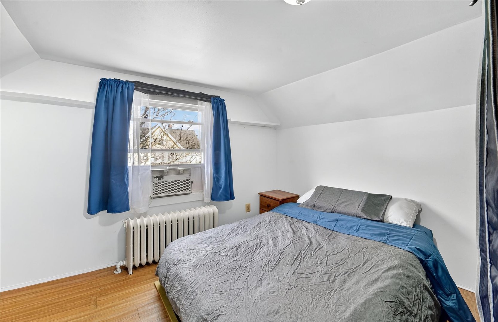 140 Beekman Avenue Photo 25