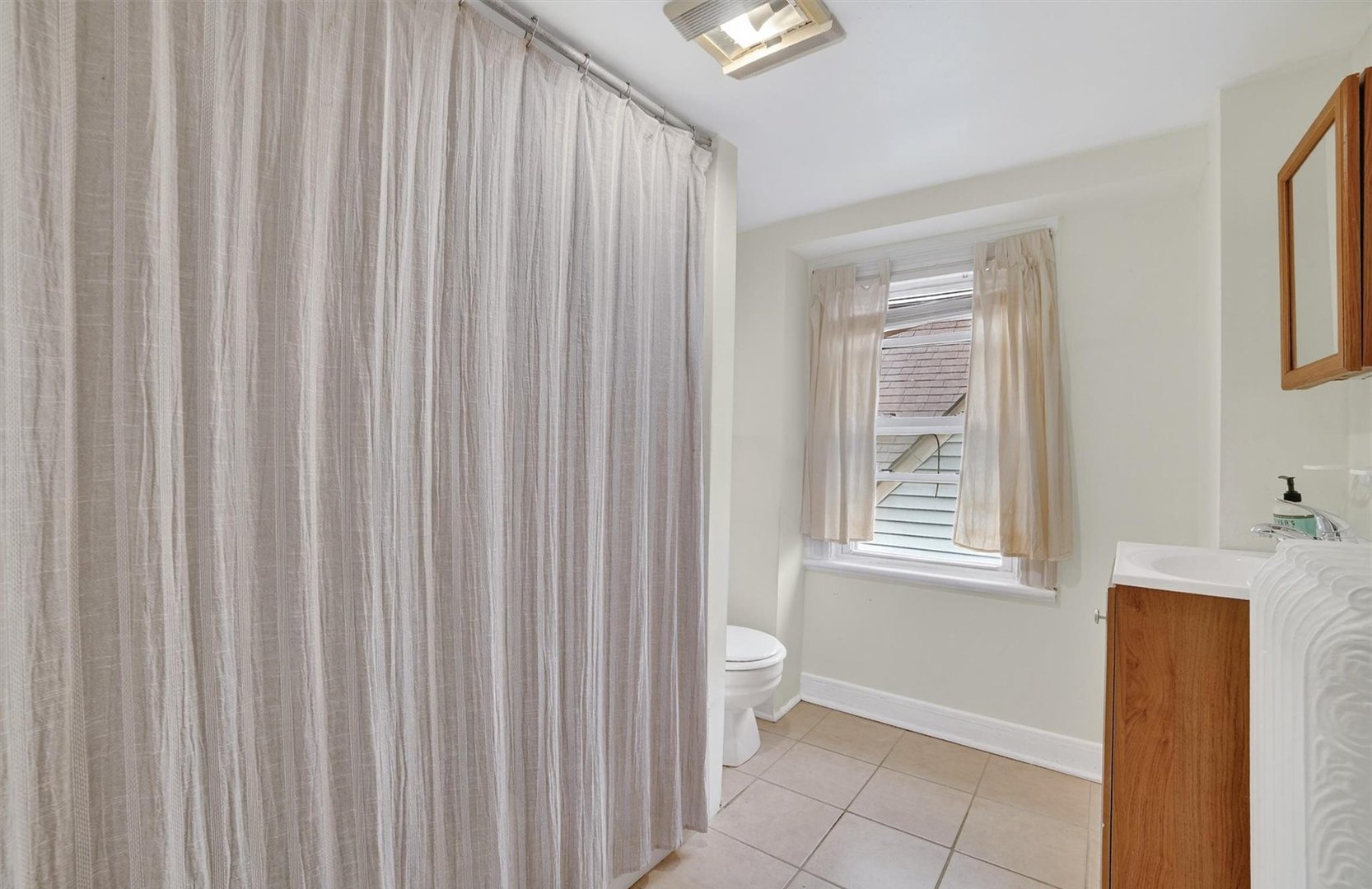 140 Beekman Avenue Photo 26