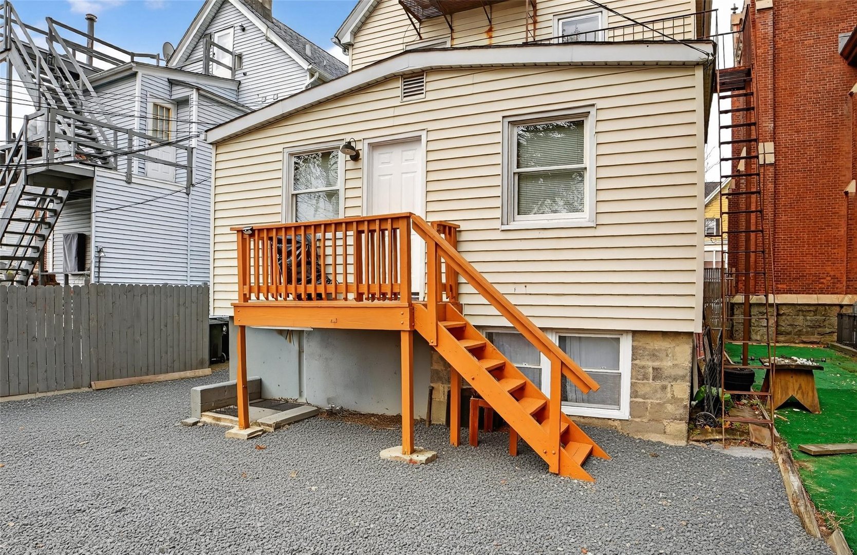 140 Beekman Avenue Photo 31