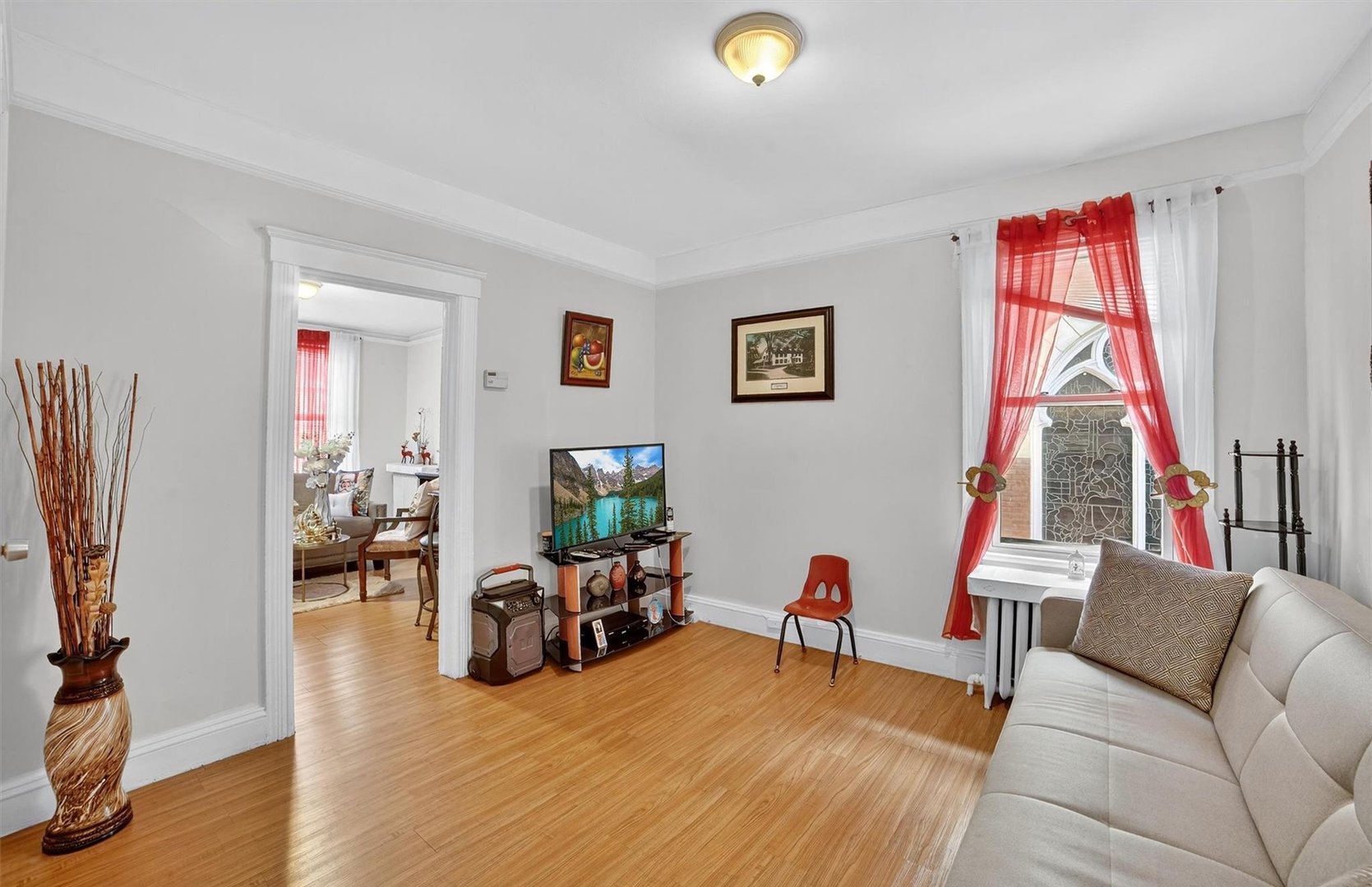 140 Beekman Avenue Photo 5