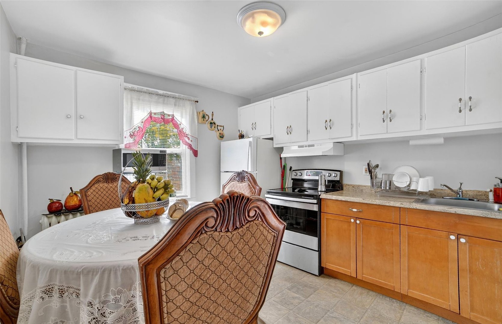 140 Beekman Avenue Photo 7