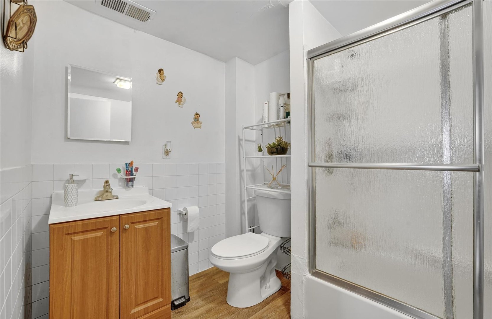 140 Beekman Avenue Photo 9