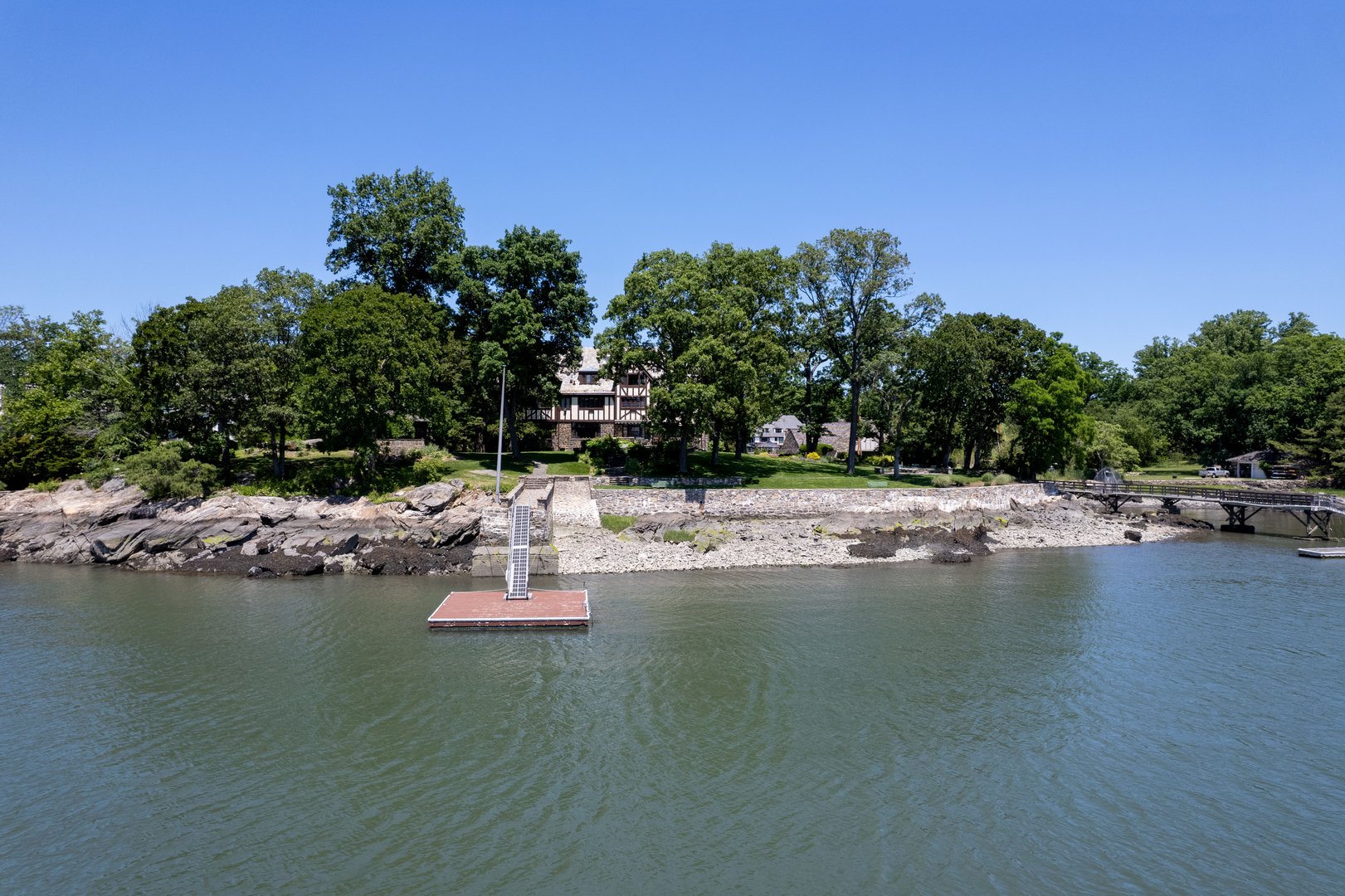 6 Shore Road Photo 3