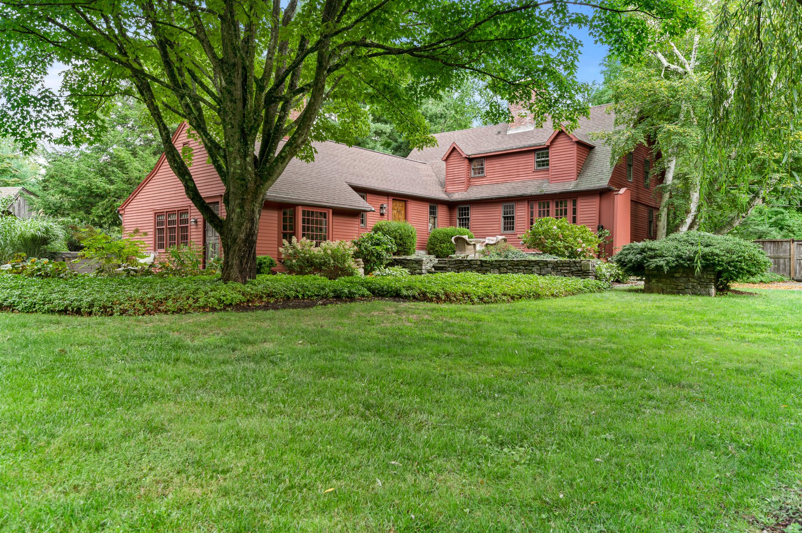 4 Hemlock Drive Photo 1