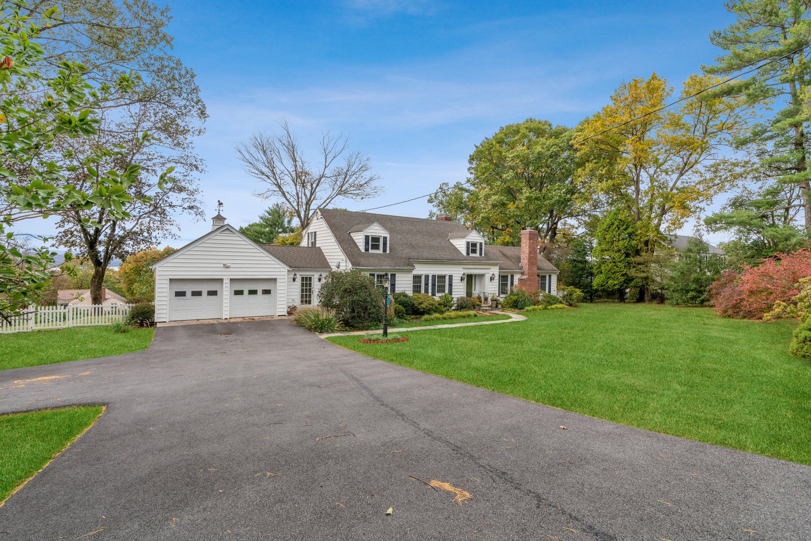 22 Holbrook Lane Photo 1