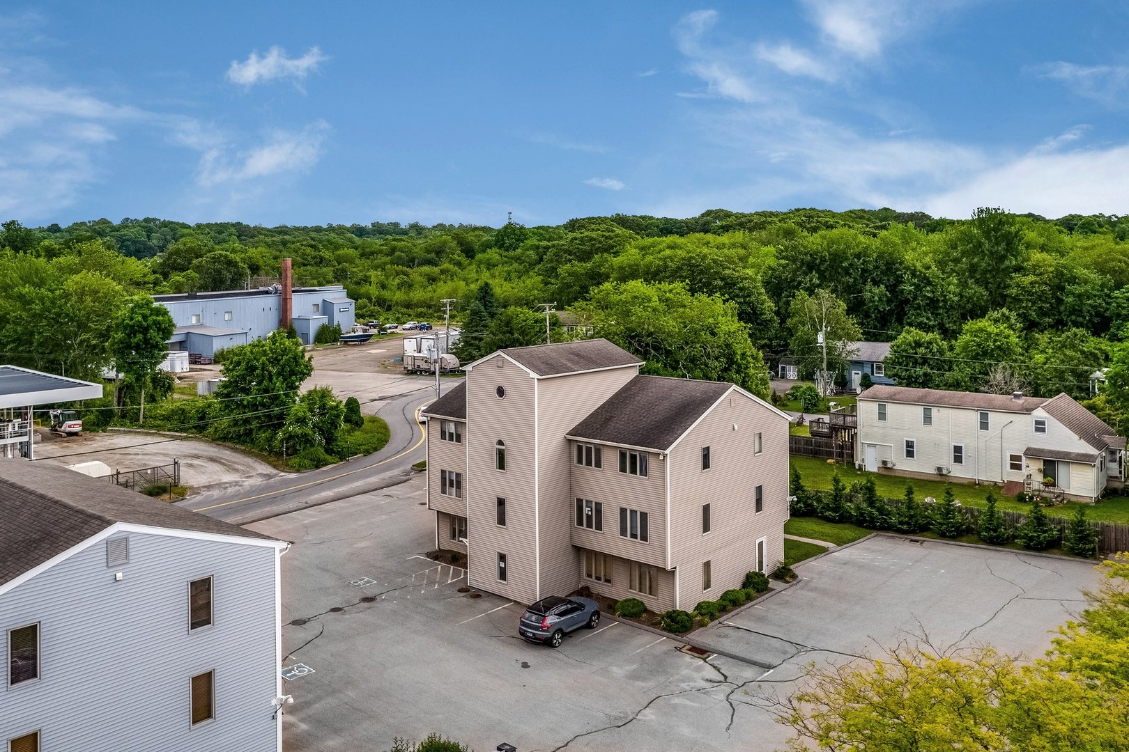 70 Essex Road  #East Building Photo 2