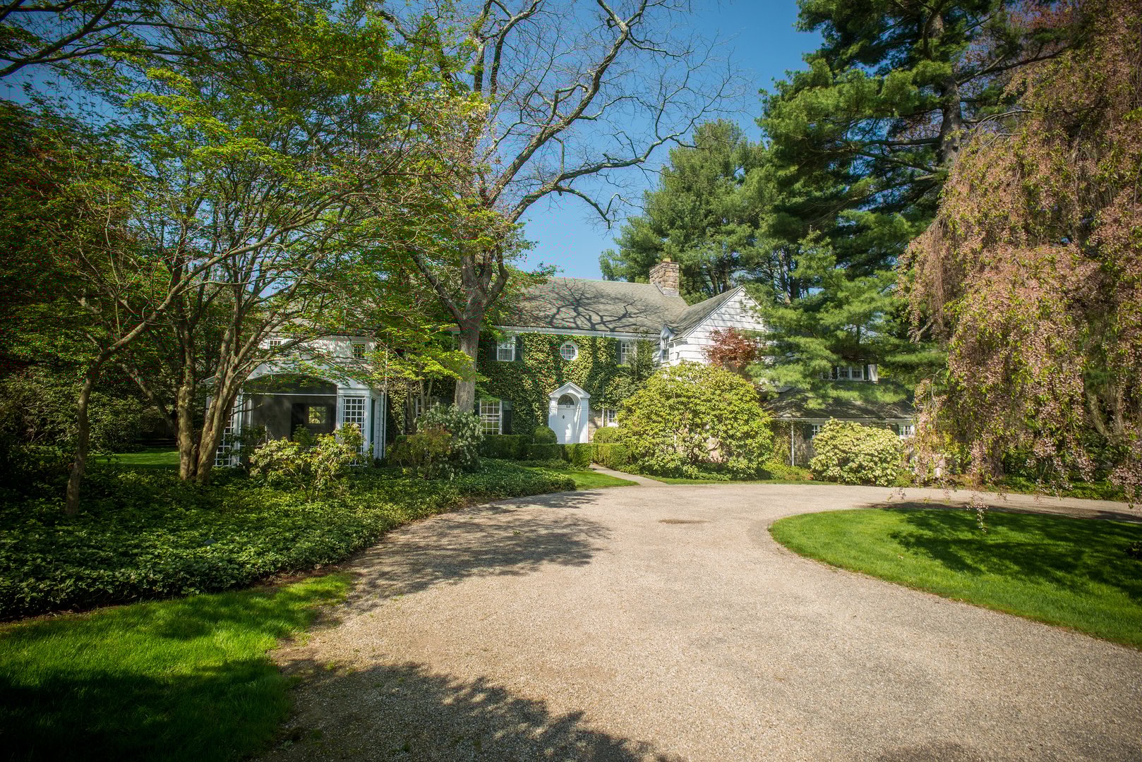 1102 Oenoke Ridge Photo 1