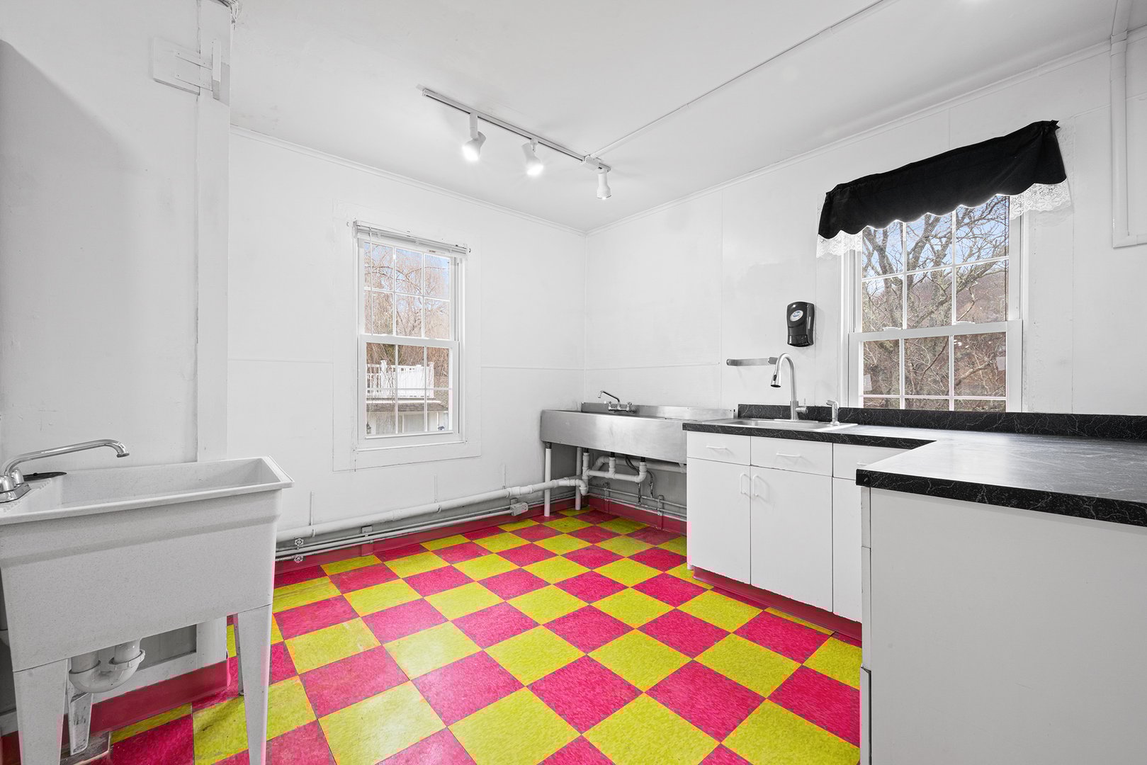 2 Norwich Road Photo 14