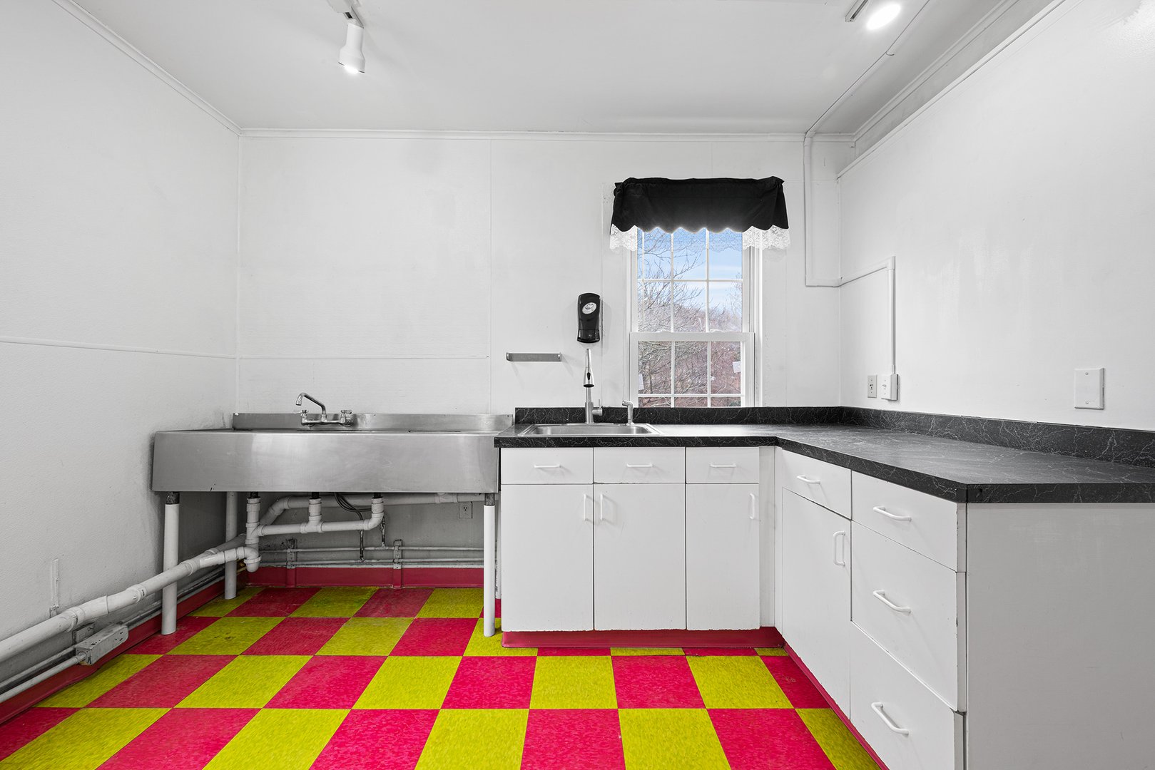 2 Norwich Road Photo 16