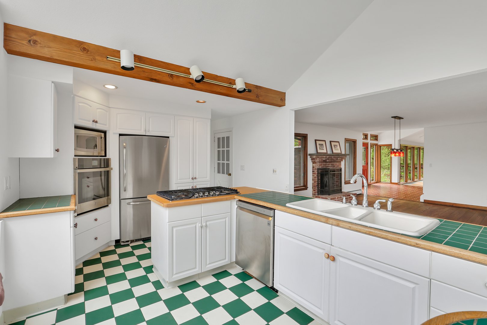 89 East Street Photo 12