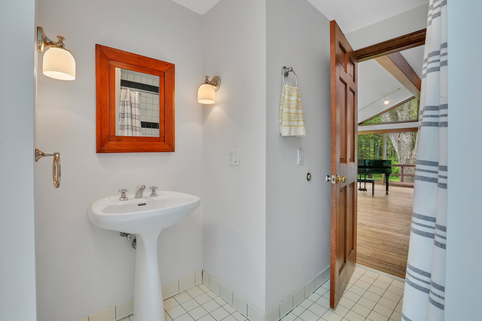 89 East Street Photo 16