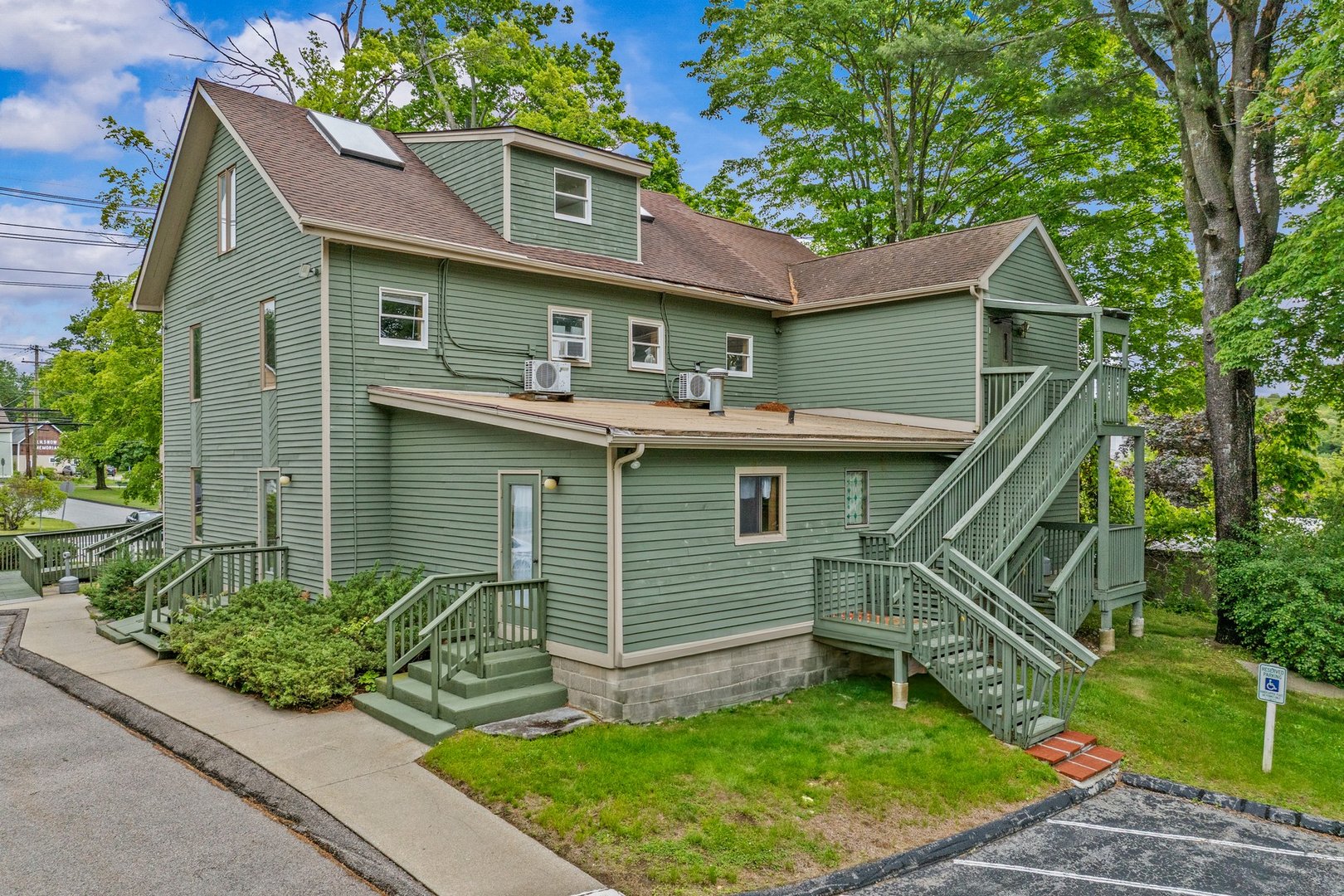 200 West Town Street Photo 2