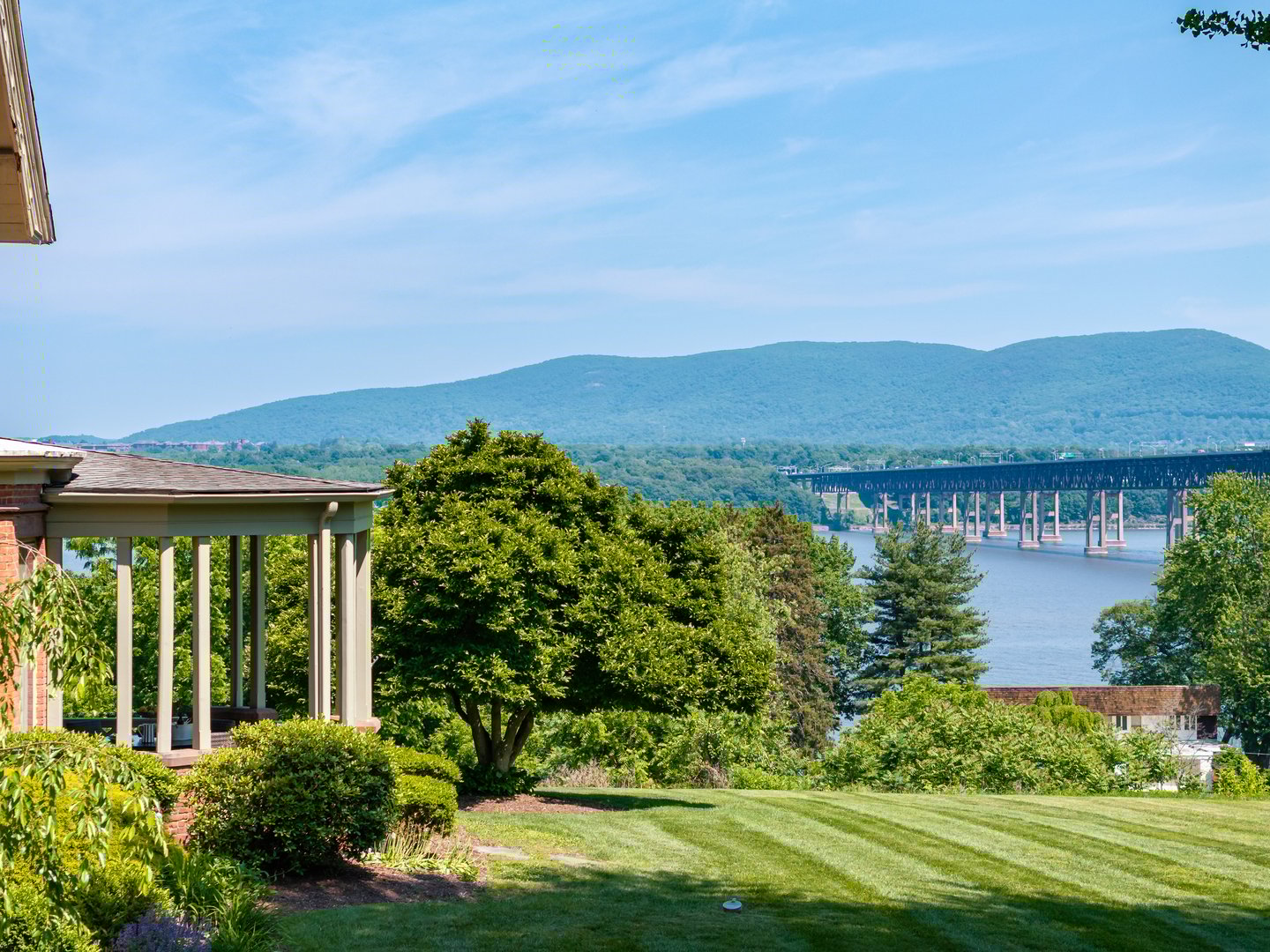 560 Grand Avenue Photo 43