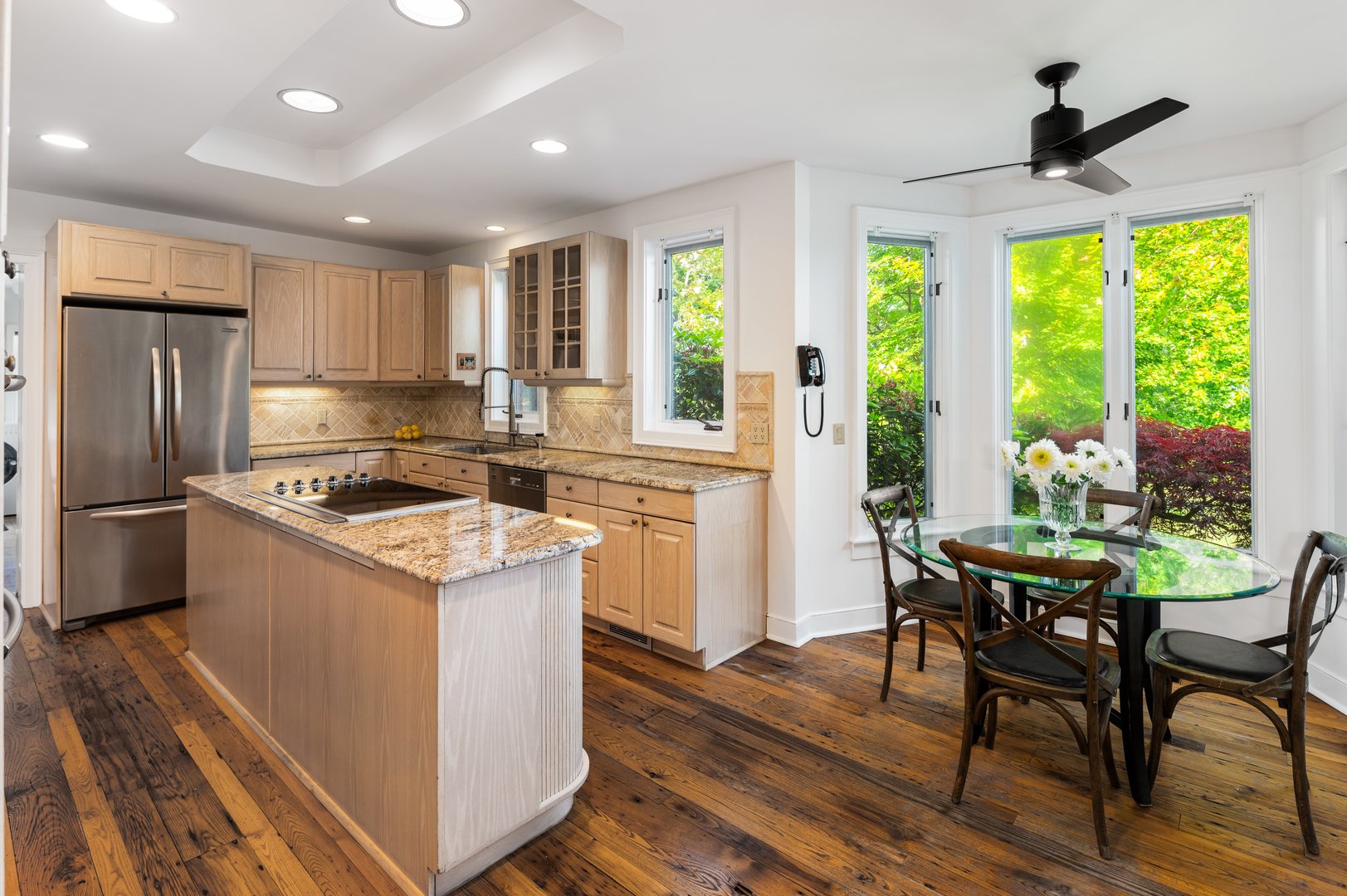 560 Grand Avenue Photo 20