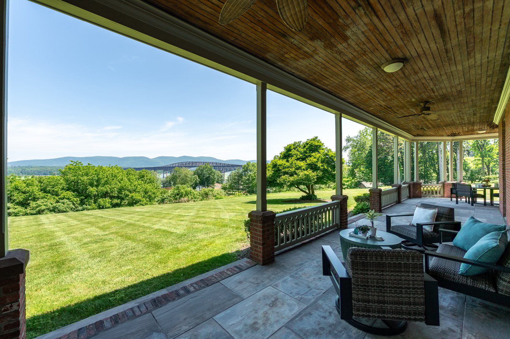 560 Grand Avenue Photo 41