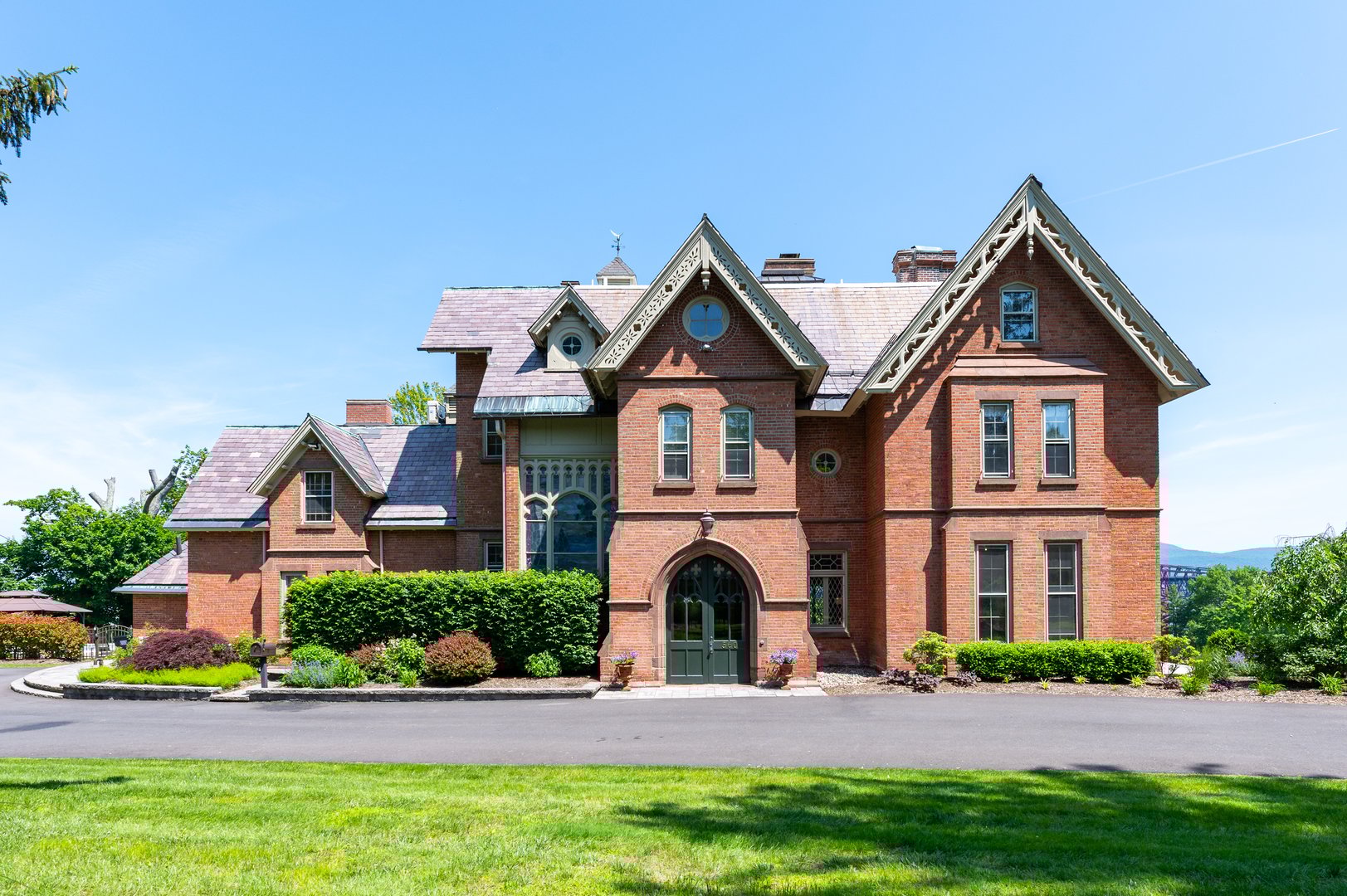 560 Grand Avenue Photo 2