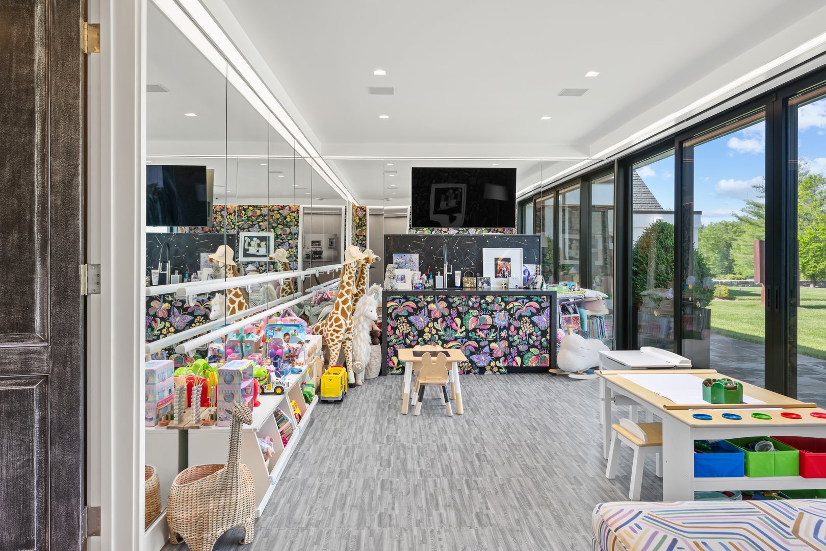 4900 Congress Street Photo 32