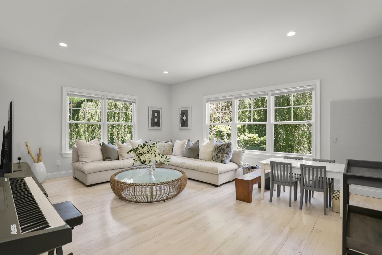 220 Burr Street Photo 10