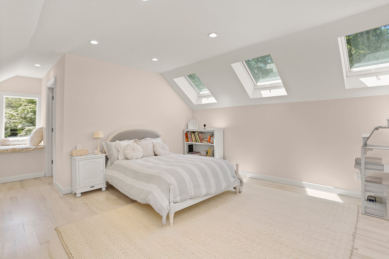 220 Burr Street Photo 20