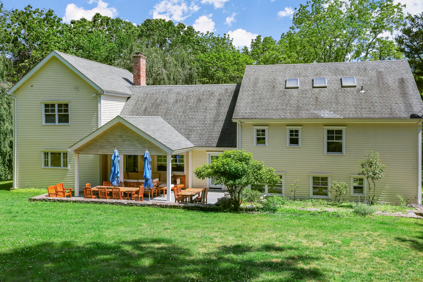 220 Burr Street Photo 24