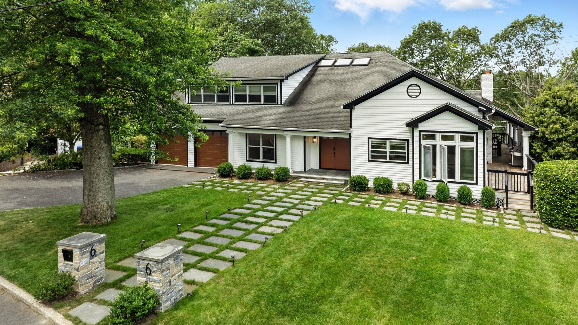 6 Eaton Lane Photo 1