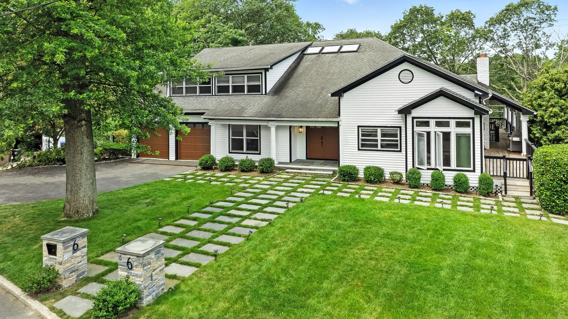 6 Eaton Lane Photo 2