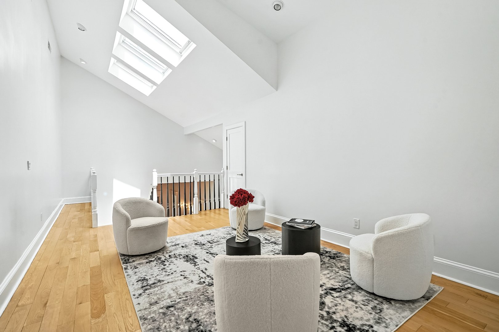 6 Eaton Lane Photo 17