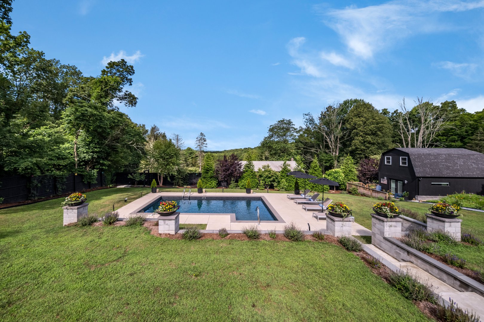 55 Bogel Road Photo 33