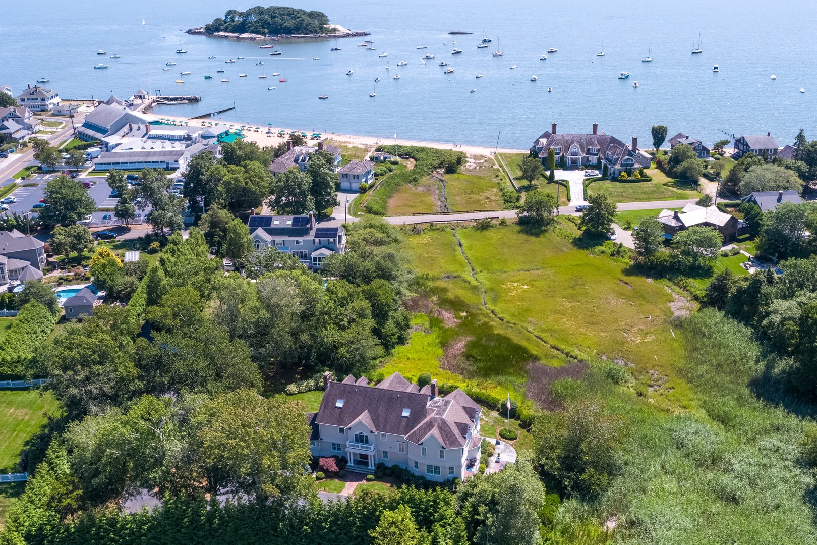 10 Middle Beach Road West Photo 1