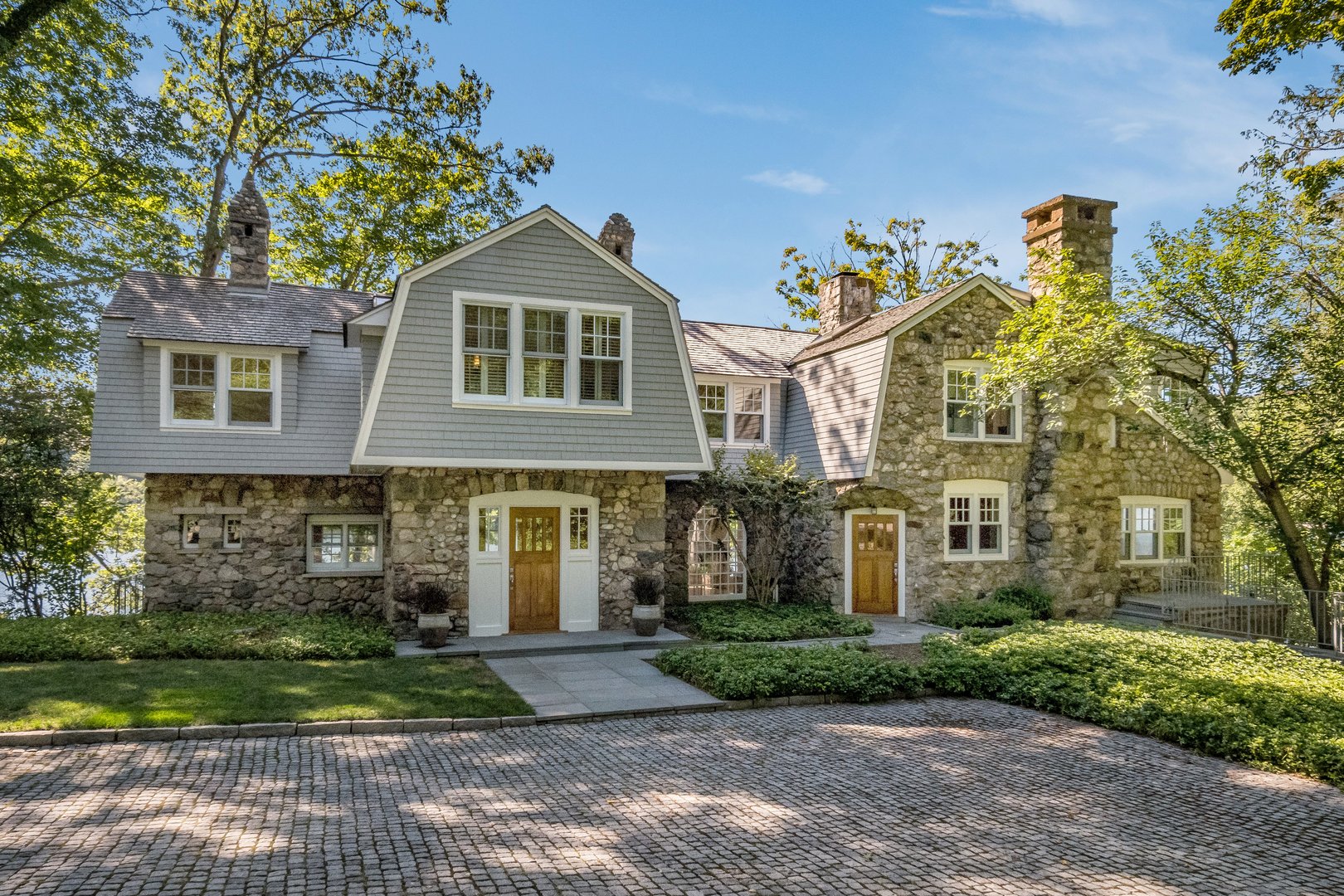 448 Lake Drive Photo 2