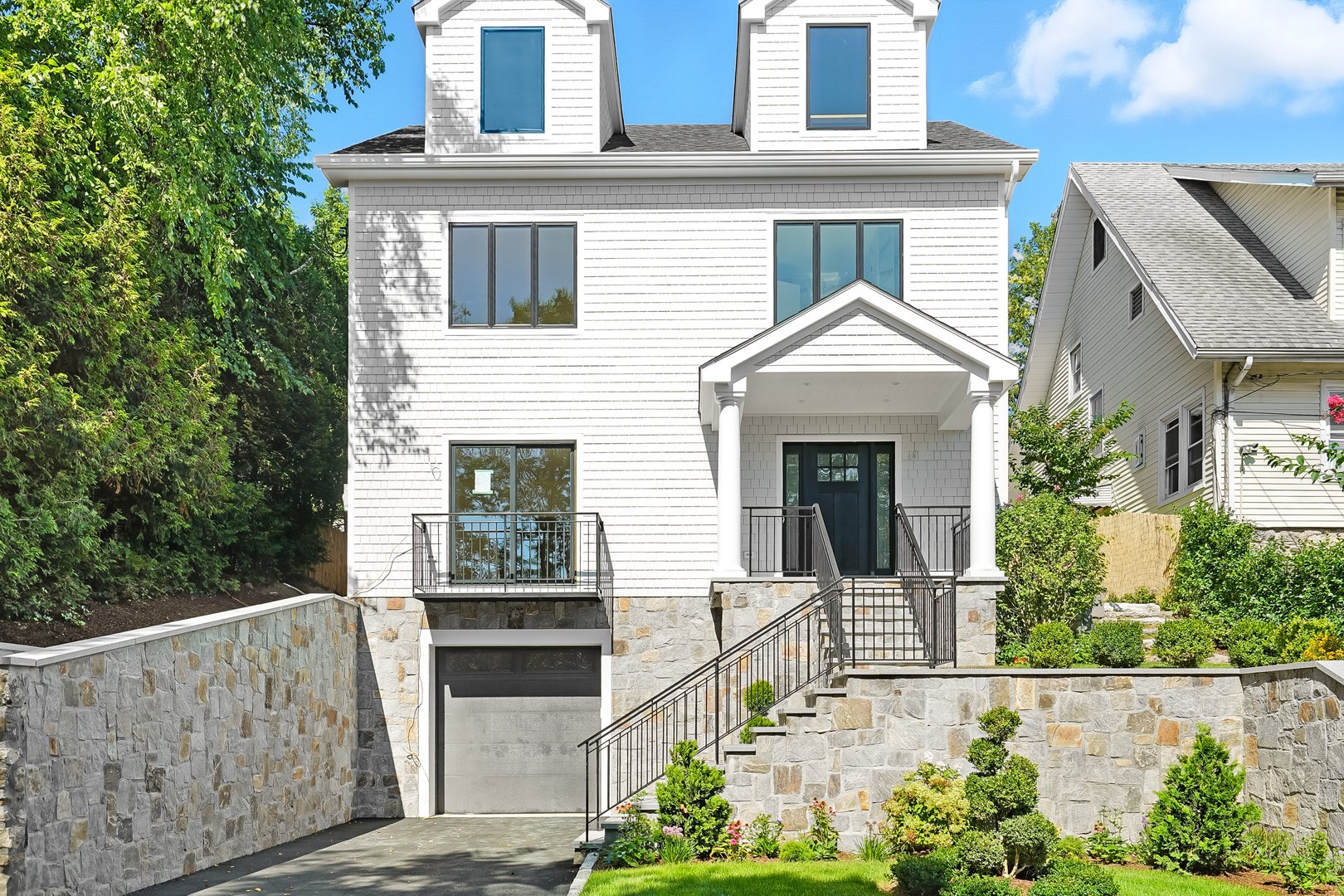 64 1/2 Exchange Place Photo 2