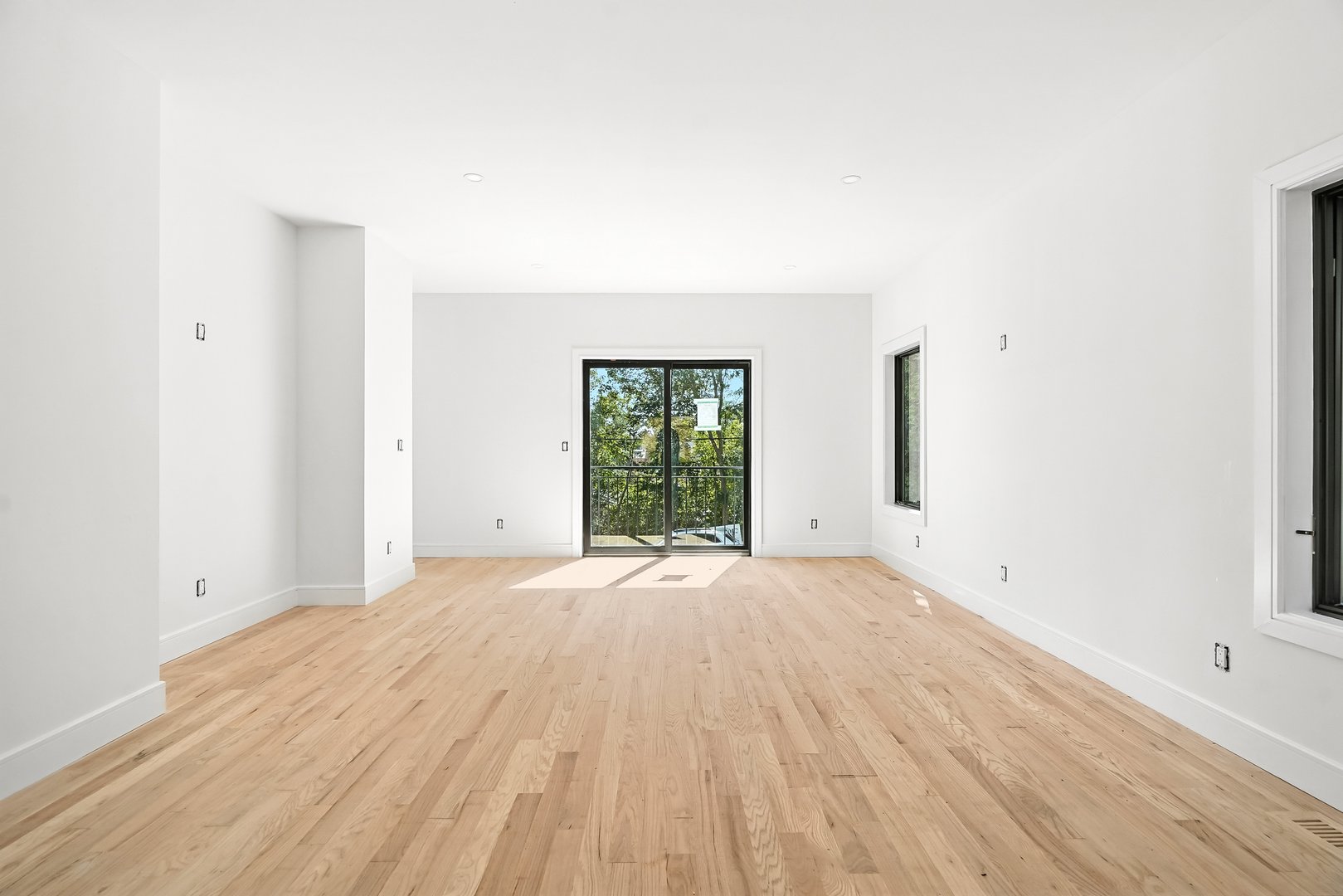 64 1/2 Exchange Place Photo 6