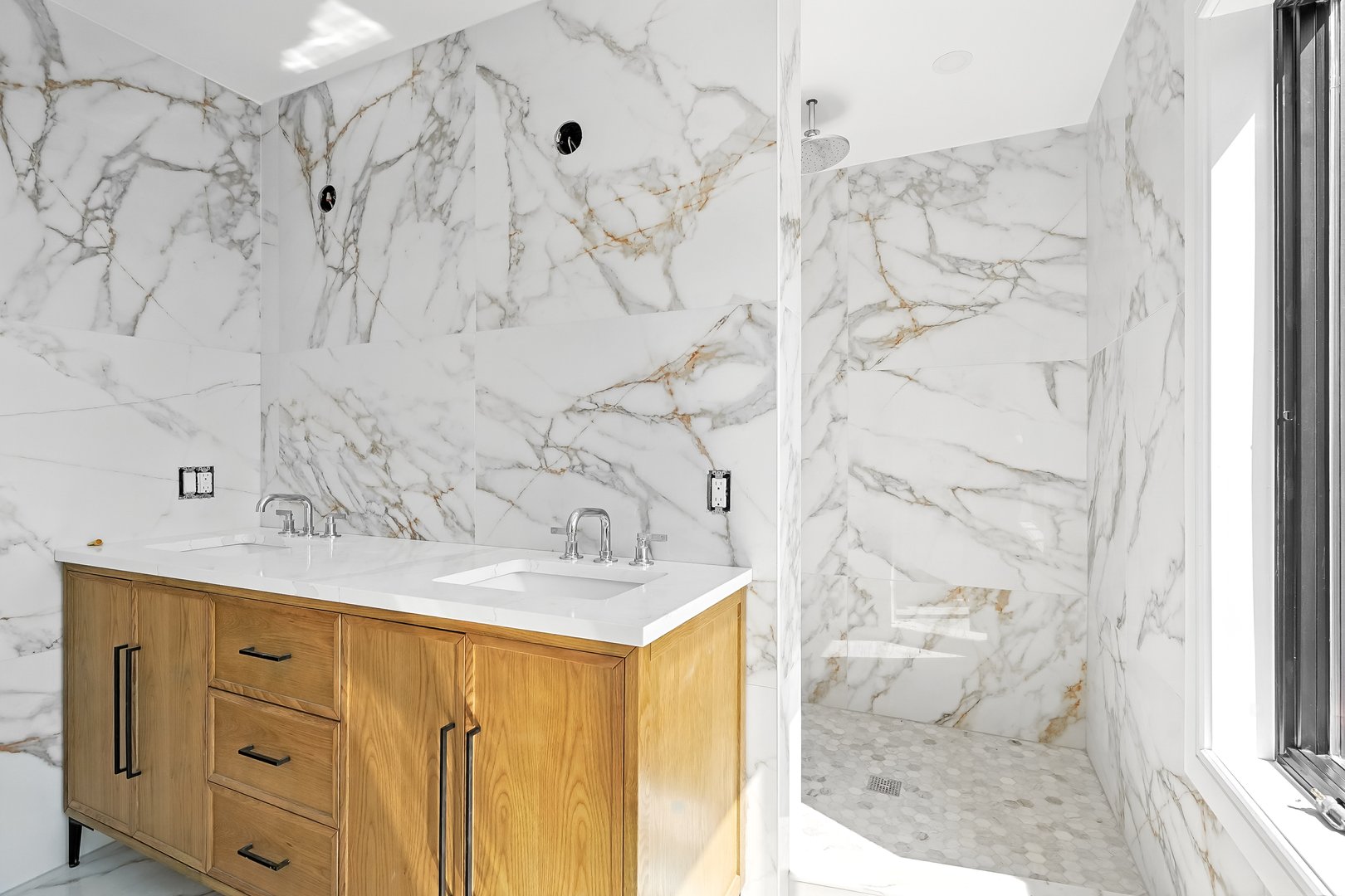 64 1/2 Exchange Place Photo 14