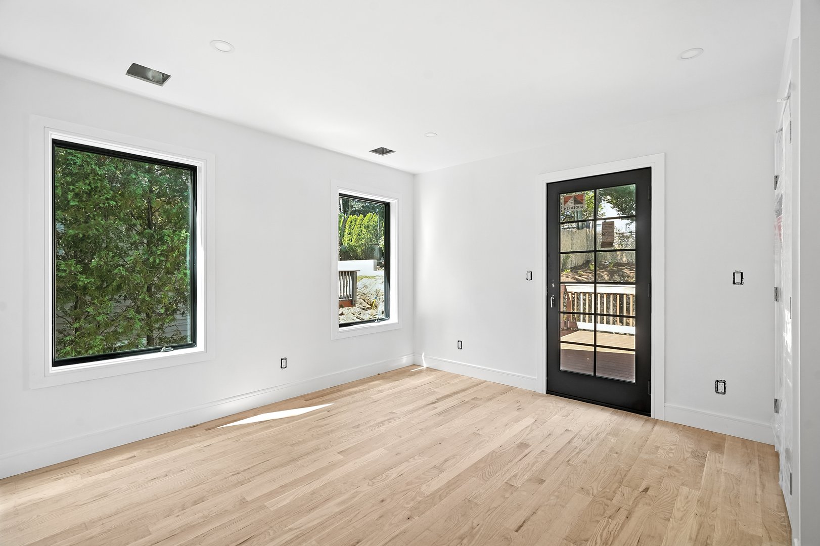 64 1/2 Exchange Place Photo 15