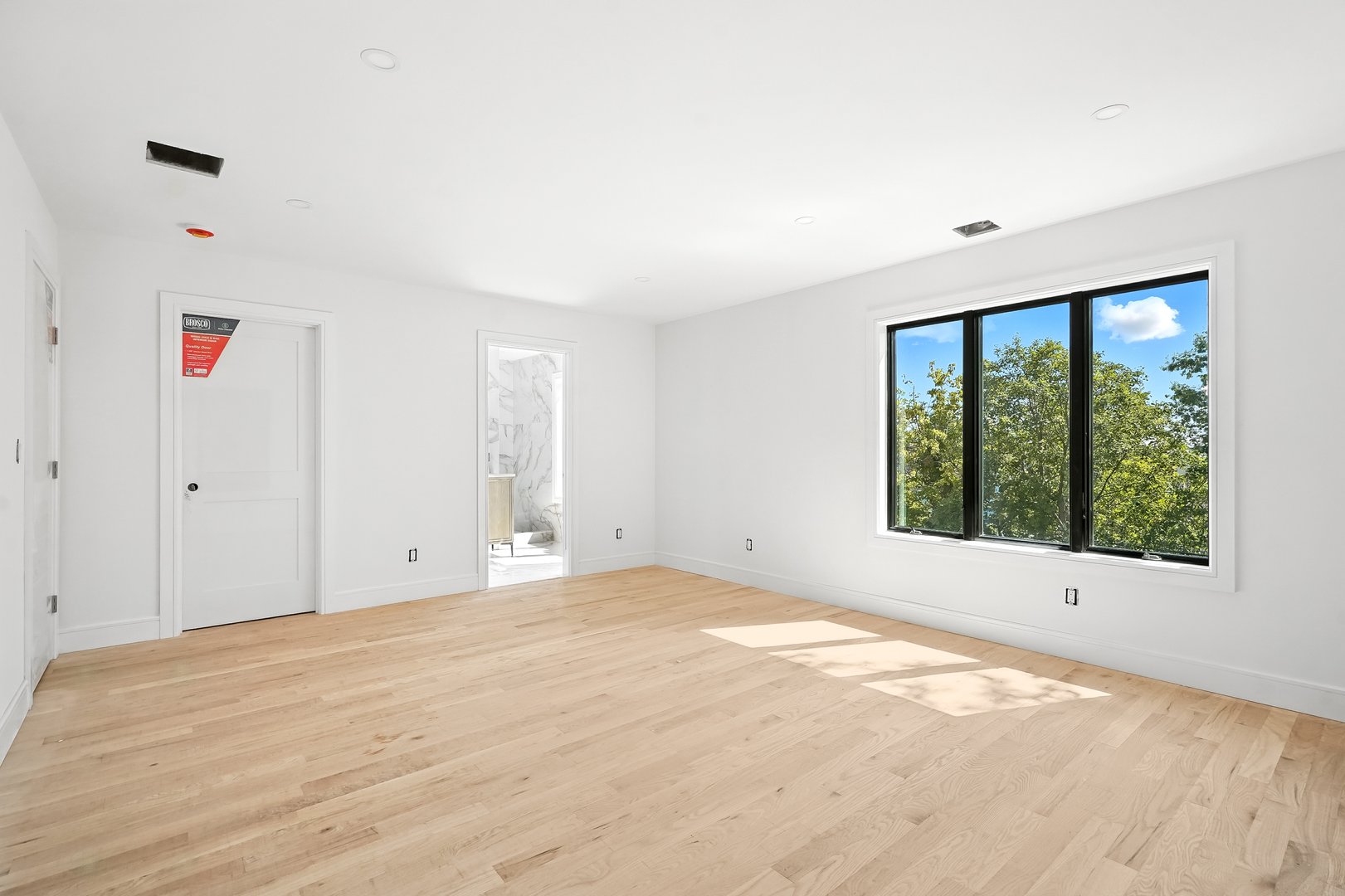 64 1/2 Exchange Place Photo 13